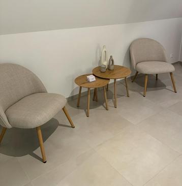 2 fauteuils beige + bijzettafels kleur eik beschikbaar voor biedingen