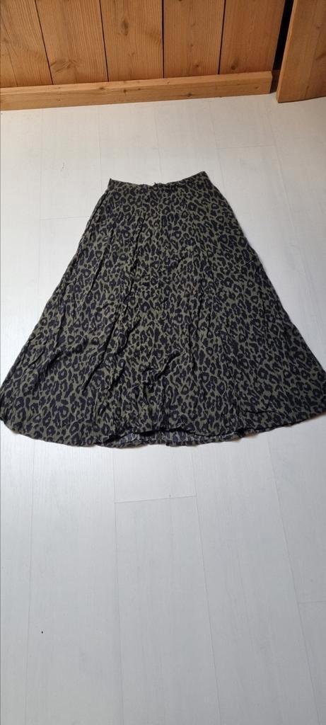 Lange kakikleurige rok, Kleding | Dames, Rokken, Zo goed als nieuw, Maat 36 (S), Groen, Onder de knie, Ophalen of Verzenden