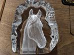 Paardenhoofd in glas, Ophalen