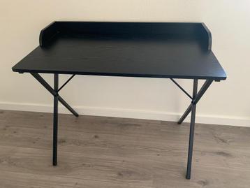 Bureau tafel  beschikbaar voor biedingen