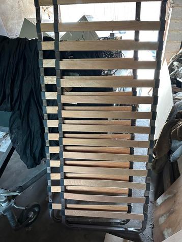 2 sommiers a lattes metalique complet pour lit 140 beschikbaar voor biedingen