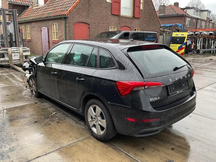 BUMPER ACHTER Skoda Scala (01-2019/-) (|657807417|), Auto-onderdelen, Carrosserie, Bumper, Skoda, Achter, Gebruikt