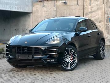 Macan Turbo Black Edition disponible aux enchères