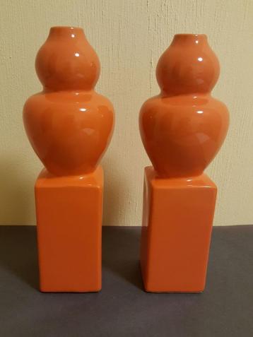 Set van 2 oranje space age design vazen in keramiek beschikbaar voor biedingen