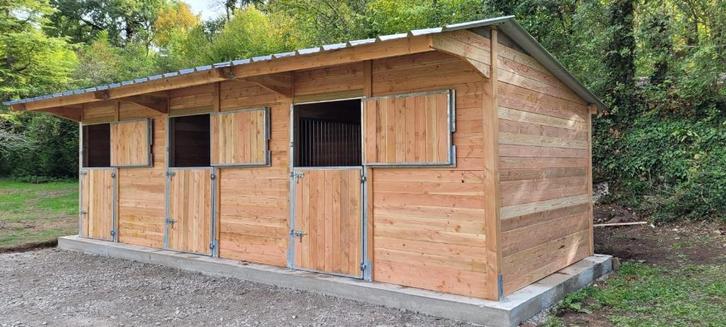 Drie Paardenstallen in Massief Douglashout 'NIEUW', Dieren en Toebehoren, Stalling en Weidegang, Stalling, 2 of 3 paarden of pony's