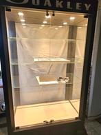 Oakley dubbele vitrinekast, Huis en Inrichting, Ophalen, Glas