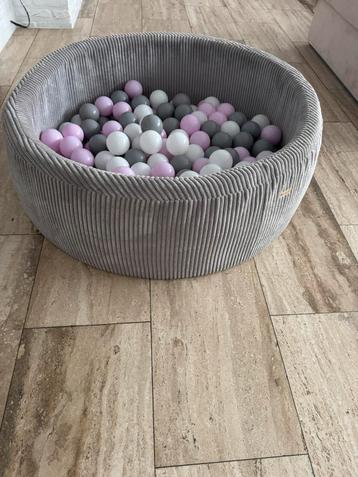 Ballenbad voor babys en peuters beschikbaar voor biedingen