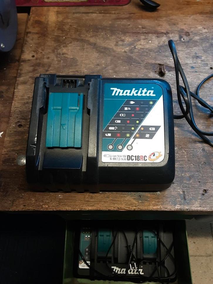 Makita DC 18 RC, Doe-het-zelf en Bouw, Gereedschap | Machine-onderdelen en Toebehoren, Gebruikt, Ophalen