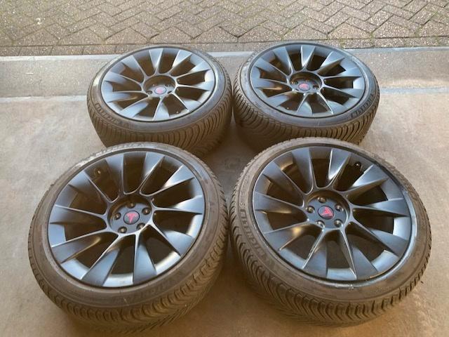 TESLA MODEL Y INDUCTION VELGEN + 4S BANDEN 255 40 R20 + BLE, Autos : Pièces & Accessoires, Commande, Pièces américaines, Autres marques automobiles