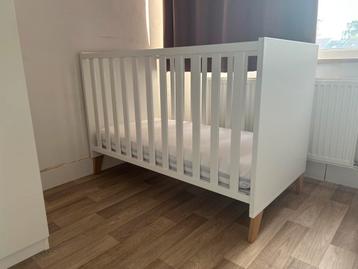 Bedje + aerosleep matras + nieuwe aerosleep overtrek beschikbaar voor biedingen