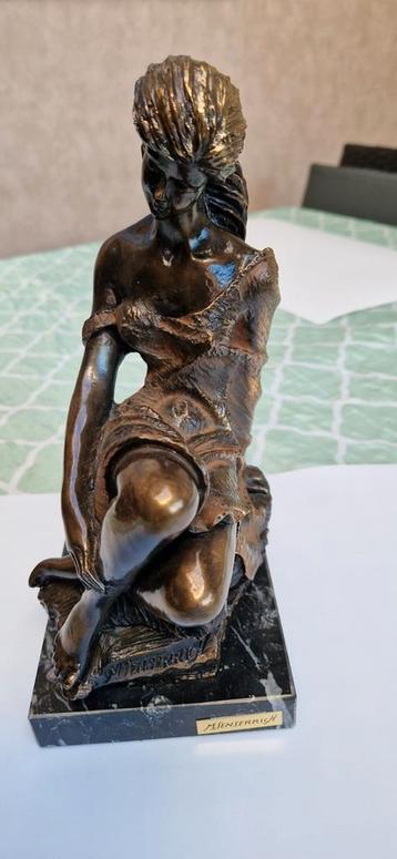 Bronzen beeldje.