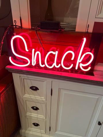 Vintage neon reclame “ SNACK “ beschikbaar voor biedingen
