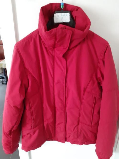 MEXX Vermiljoenrode korte winterjas Maat: (D) 38 Prijs: € 7, Kleding | Dames, Jassen | Winter, Gedragen, Maat 38/40 (M), Rood