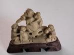 Vintage beeldje 'apenfamilie' in speksteen, Ophalen of Verzenden
