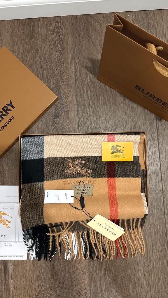 Burberry sjaal van 100% kasjmier, Kleding | Heren, Mutsen, Sjaals en Handschoenen, Zo goed als nieuw, Sjaal, Overige maten, Ophalen of Verzenden
