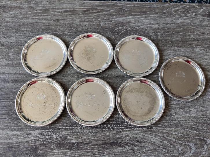 Set van 7 verzilverde onderzetters 'Bernard Massard', Huis en Inrichting, Woonaccessoires | Onderzetters, Gebruikt, Glas of Kopje
