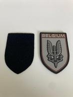 geplastificeerde badge- who dares (velcro), Ophalen of Verzenden, Landmacht, Embleem of Badge