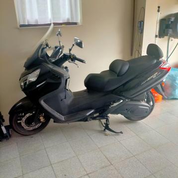 Moto-scooter,  zwart, 400cc, ABS beschikbaar voor biedingen