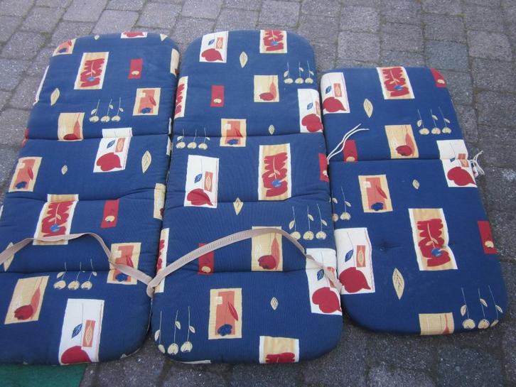 2 blauwe tuinstoelkussens met hoge rug + 1 met lage rug, Tuin en Terras, Tuinmeubel-accessoires, Gebruikt, Ophalen of Verzenden