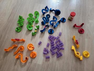 Knikkerbaan (53 stuks + balletjes), Kinderen en Baby's, Speelgoed | Bouwstenen, Ophalen of Verzenden, Gebruikt