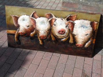 foto of metalen frame met reliëf, varkens. beschikbaar voor biedingen