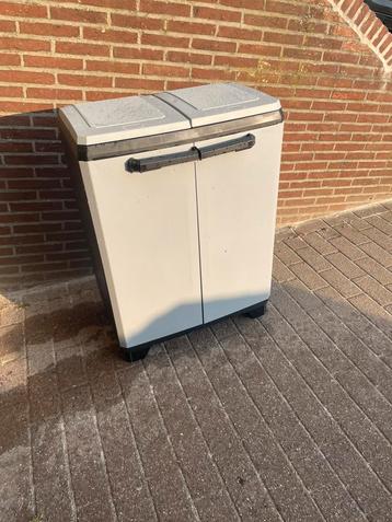 Vuilbak voor 2 zakken beschikbaar voor biedingen