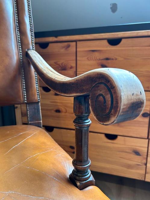 Authentieke kasteelstoel – leder en massief hout, Antiek en Kunst, Antiek | Meubels | Stoelen en Sofa's, Ophalen