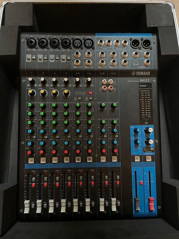 Yamaha MG12 mengpaneel + flightcase, Muziek en Instrumenten, Mengpanelen, Zo goed als nieuw, Ophalen