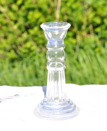 bougeoir en verre moulé 