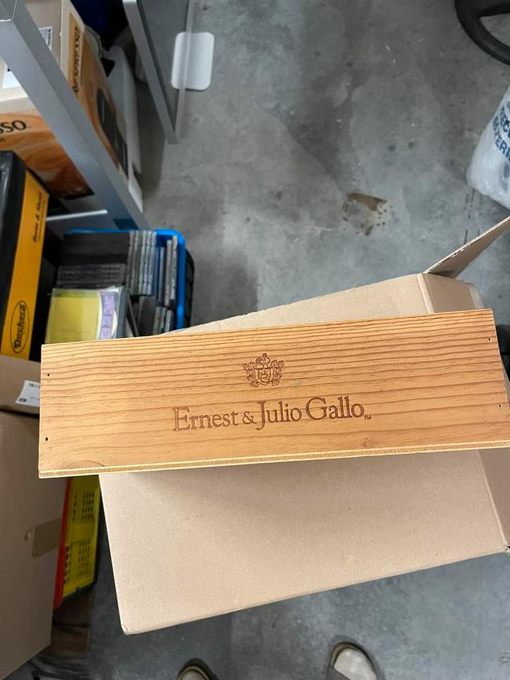 Dit is een houten kist van het wijnhuis Ernest & Julio Gallo, Collections, Vins, Comme neuf, Enlèvement ou Envoi