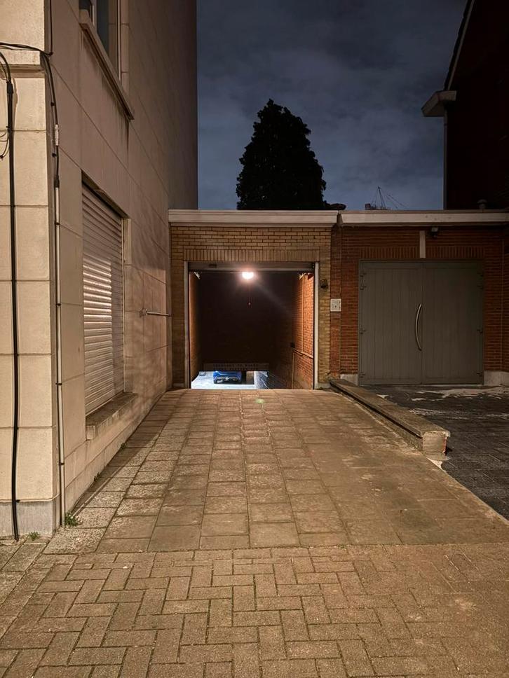 Ondergrondse garage staanplaats (Linkeroever, toplocatie!), Immo, Garages & Places de parking, Province d'Anvers