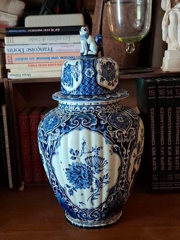 Vase Delft Royal Sphinx bleu blanc Chine  beschikbaar voor biedingen