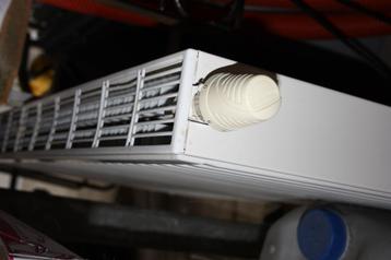 Radiateur de chauffage en tôle disponible aux enchères