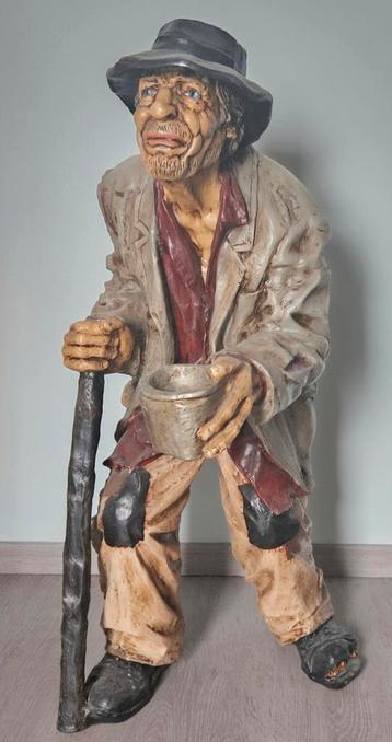 Grande statue d'un mendiant, Enlèvement