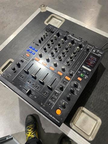 Nette Pioneer DJM900NXS + flightcase + decksaver beschikbaar voor biedingen