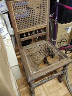 Antieke stoel met beschadigd vlechtwerk., Ophalen, Gebruikt, Hout, Eén