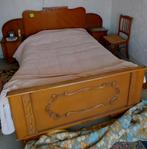 Slaapkamer: dubbelbed en twee nachtkastjes, Huis en Inrichting, Gebruikt, Bruin, Hout, Ophalen