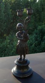 A. Becquerel bronzen beeld 'Bloemenmeisje' - H 38cm - 3.2kg, Antiquités & Art, Art | Sculptures & Bois, Envoi