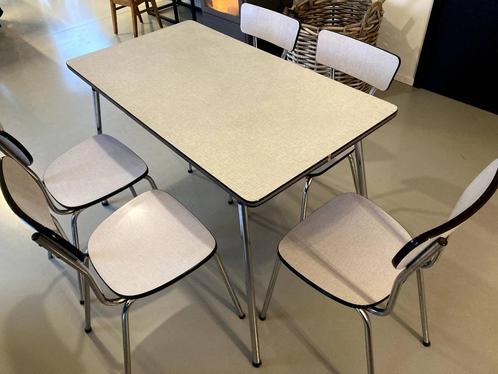 Vintage tafel en vijf bijpassende stoelen - jaren '60, Antiek en Kunst, Antiek | Meubels | Tafels, Ophalen