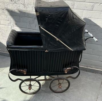 Antieke poppenwagen periode 1880- 1920 beschikbaar voor biedingen