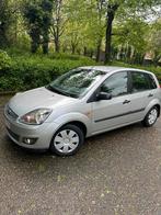 Ford fiesta ,benzin , 134.000 km , 2006 bouwjaar, Autos, Boîte manuelle, Argent ou Gris, 5 portes, Euro 4