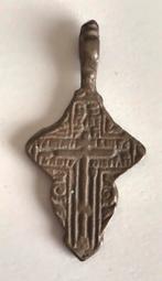 Antique croix chrétienne en bronze, moyen-âge tardif