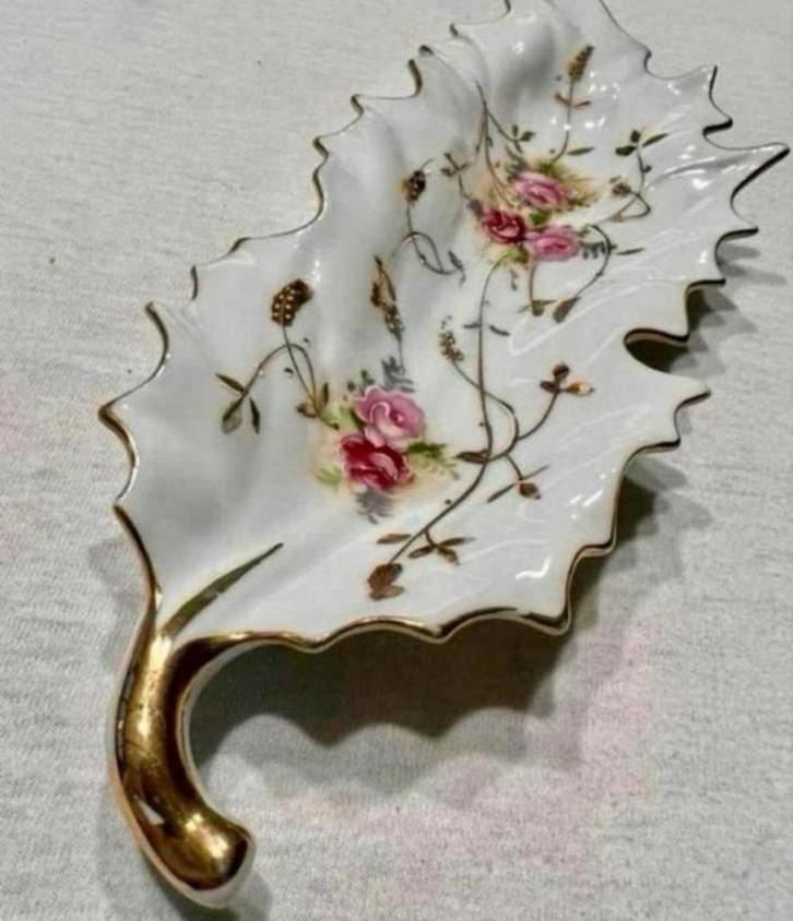 Leaf-Style Porselein schaal servies Gold-trimmed Japan Roses, Antiek en Kunst, Antiek | Servies los, Ophalen of Verzenden