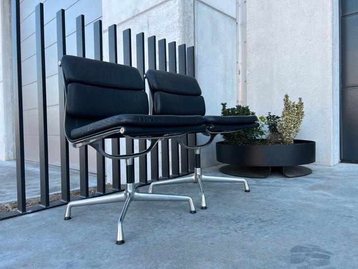 Vitra Eames EA208 lederen stoel, 2x, Huis en Inrichting, Bureaustoelen, Zo goed als nieuw, Bureaustoel, Zwart, Ophalen of Verzenden