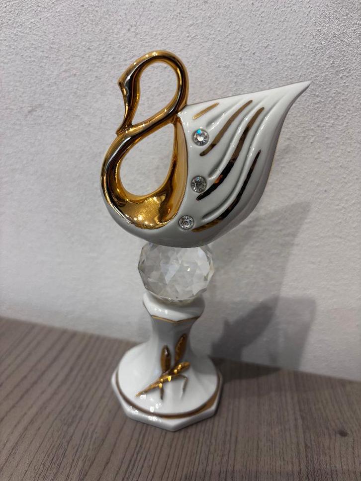 Swarovski beeldje met limoges zwaan afgewerkt met, Verzamelen, Swarovski, Zo goed als nieuw, Figuurtje, Ophalen of Verzenden