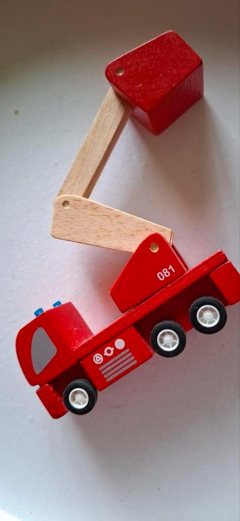 Camion pompier PlanToys, Enfants & Bébés, Jouets | Jouets en bois, Comme neuf, Enlèvement ou Envoi