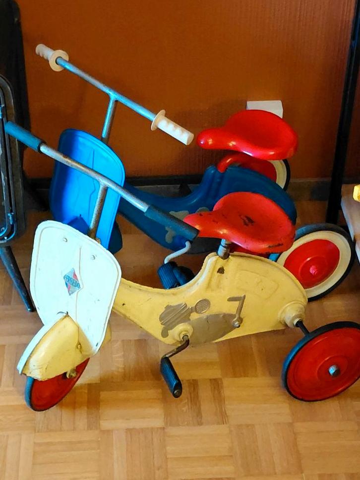 Vespa Ferbedo driewieler trapscooter trapauto (2 st), Antiek en Kunst, Antiek | Speelgoed, Ophalen