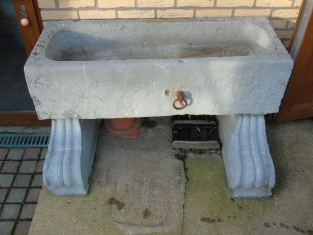 bac ou auge en pierre bleu , jardinière , grand choix !!, Jardin & Terrasse, Bacs à fleurs & Jardinières, Utilisé, Pierre, Intérieur