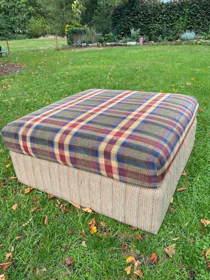 Kleurrijke geruite poef / hocker met wieltjes, Huis en Inrichting, Zetels | Voetbanken en poefs, Zo goed als nieuw, 75 tot 100 cm