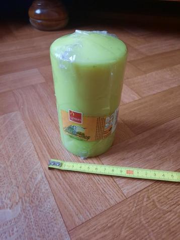 nieuwe geparfumeerde cylinder kaars pastel groen beschikbaar voor biedingen